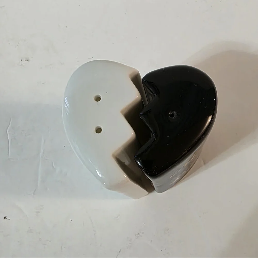 Vtg Broken Heart Souviner Salt Pepper Shakers Black White